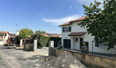 Alex'terieur : Création d'une ouverture et pose d'un portail coulissant en aluminium sur la commune de L'Arbresle